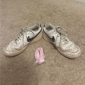 Nike White and Black Sneakers Classic Low-Top Design